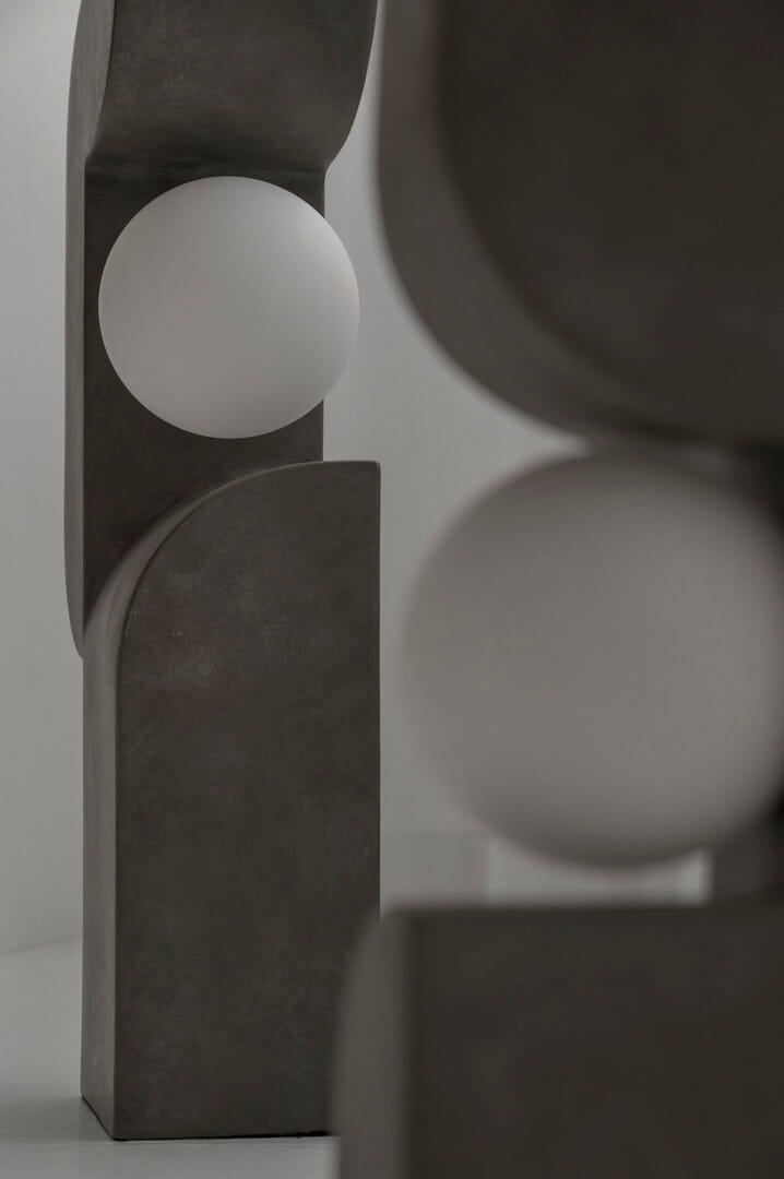 Lampa podłogowa 223027 Sitting Man Big Dark Grey Lighting 101 Copenhagen