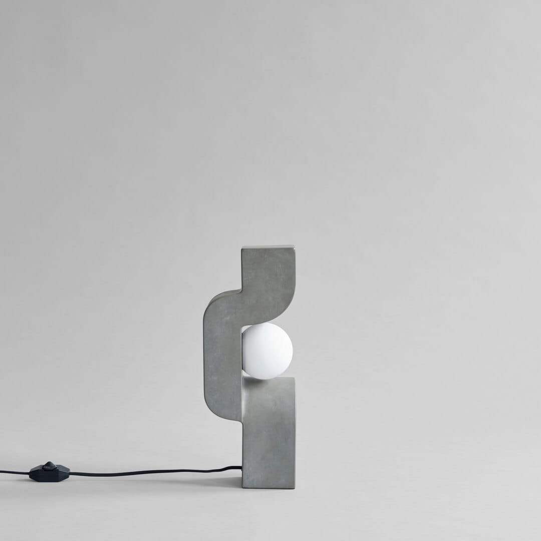 Lampa stołowa/podłogowa 223028 Sitting Man Dark Grey Lighting 101 Copenhagen