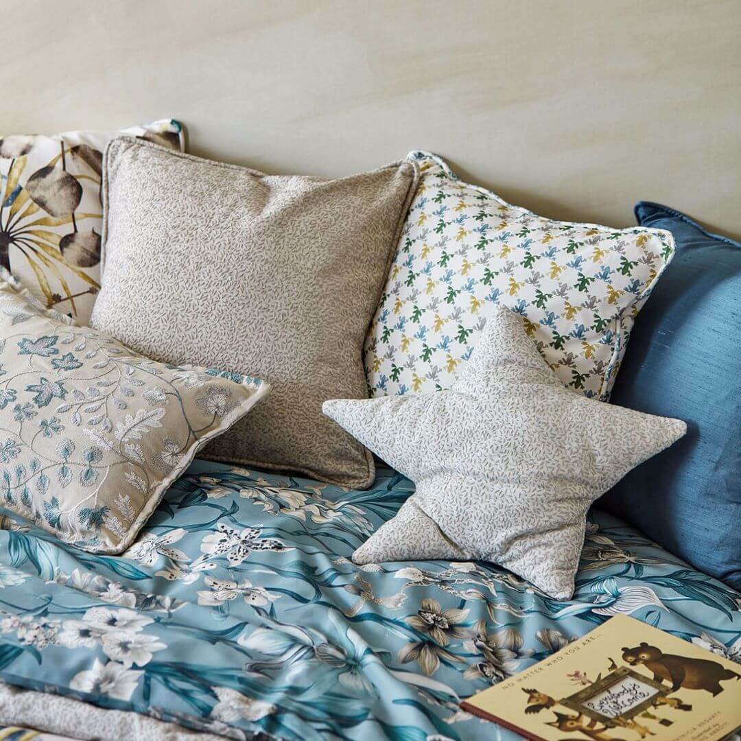 Tkanina haftowana Harlequin 133925 Sow Colour 4
