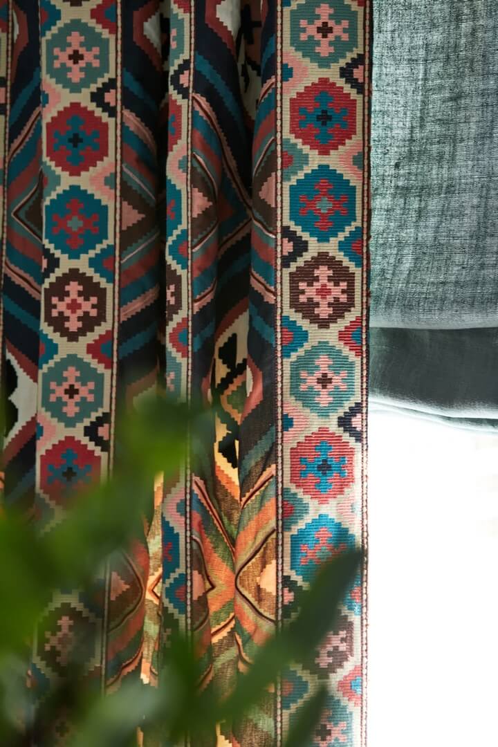 Tkanina haftowany kilim Morris & Co. 237306 Dorothy's Kilim Emery Walker's England