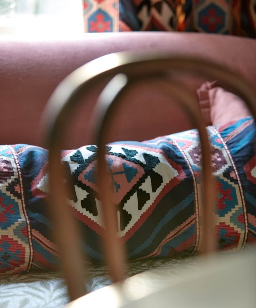 Tkanina haftowany kilim Morris & Co. 237307 Dorothy's Kilim Emery Walker's England
