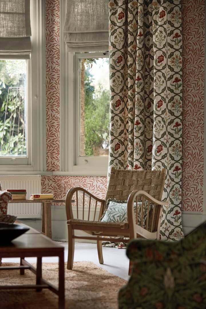Tkanina haftowana florystyczna Morris & Co. 237308 May's Coverlet Emery Walker's England