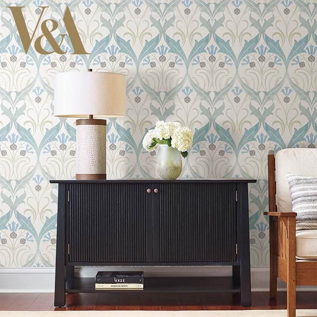Tapeta liście i kwiaty bławatka York Wallcoverings AC9171 Pinecone Ribbon Art & Crafts