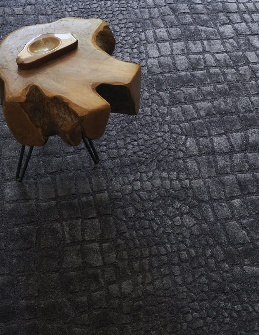 Dywan jak skóra krokodyla CROCO Encre Toulemonde Bochart