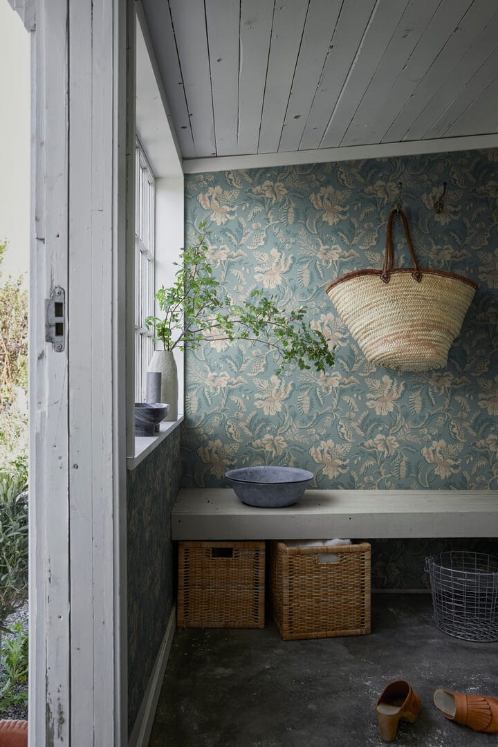 Tapeta roślinne pnącza Sandberg S10239 Daphne Misty Blue Le Village