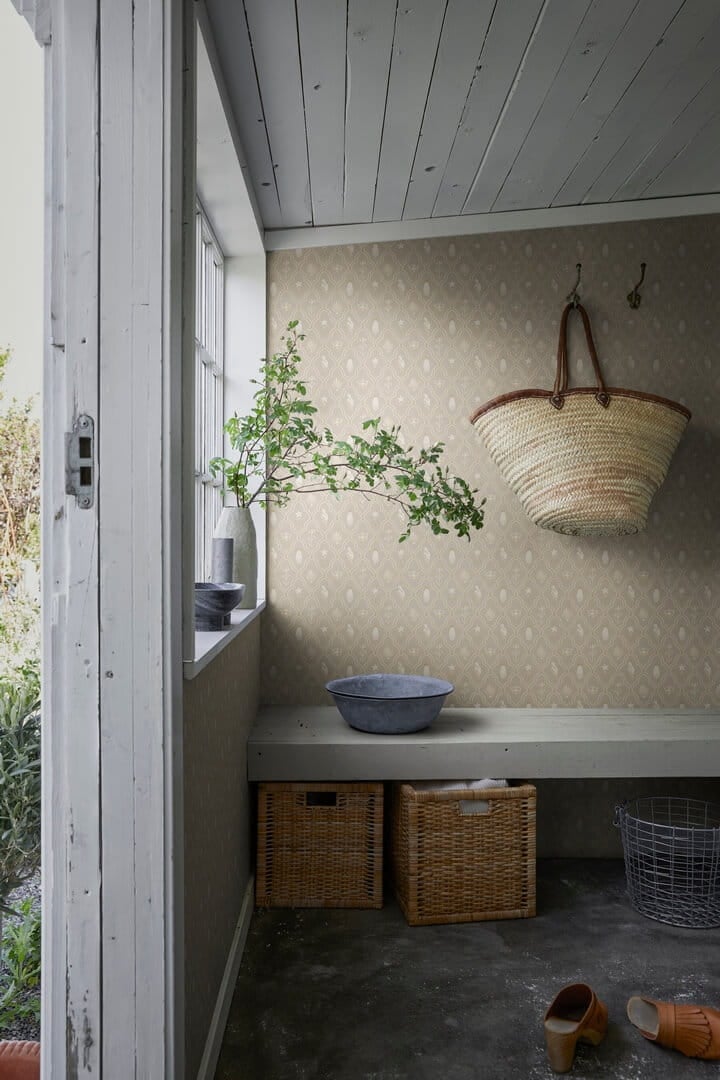 Tapeta kratownica Sandberg S10271 Turtledove Barn Grey Le Village
