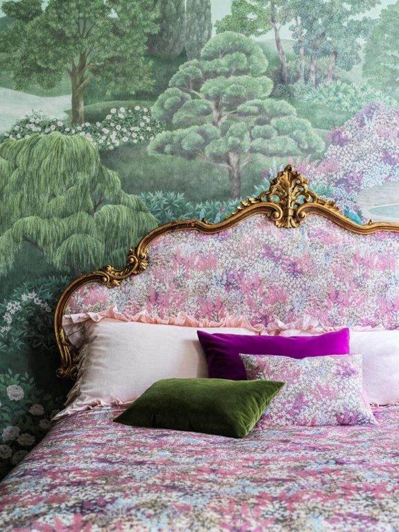 Tkanina welurowa ze wzorem łąki Cole & Son Grande Fleur Velvet Cerise Eau de Nil  F121/1008 The Gardens Vol. II