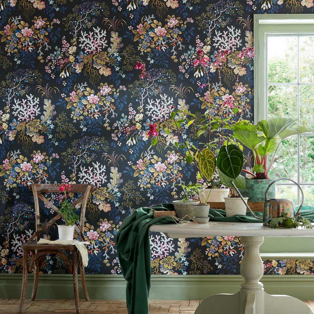 Tapeta podwodna roślinność 1838 Wallcoverings 2311-166-04 Kilburn's Coral Midnight V&A Decorative Papers