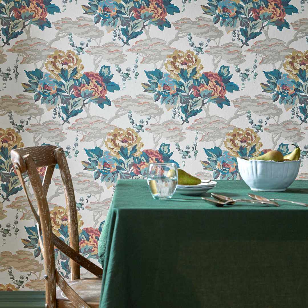 Tapeta piwonie 1838 Wallcoverings 2311-170-01 Paeonia Warm Sand V&A Decorative Papers