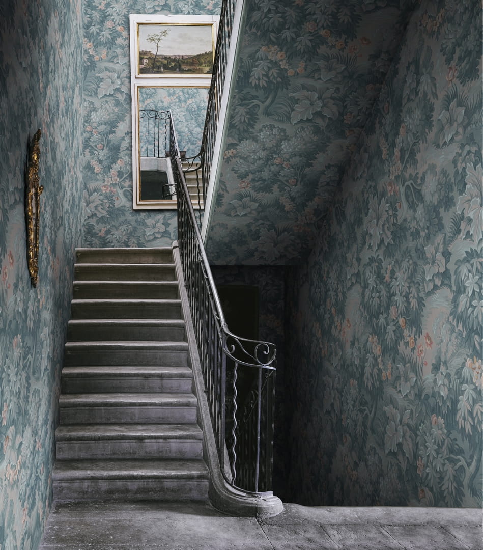 Fototapeta roślinna Rebel Walls R19244 The Path Light Blue Vintage Brocade