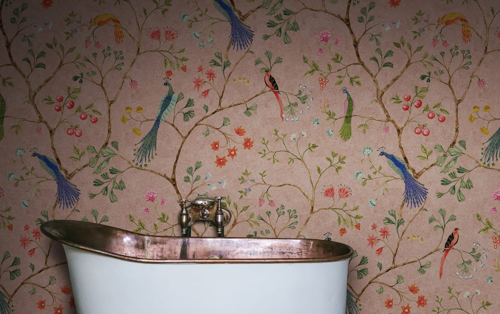 Fototapeta botaniczna Rebel Walls R19248 Songbirds Pink Vintage Brocade