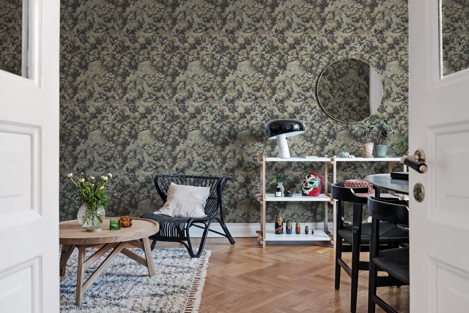 Tapeta roślinna Rebel Walls R19254 Blooming Park Dark Vintage Brocade