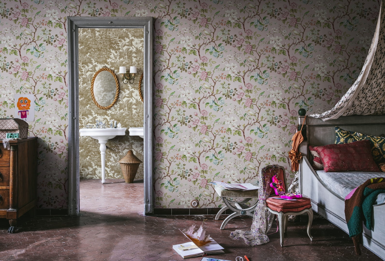 Tapeta botaniczna Rebel Walls R19263 Petit Flora Soft Pink Vintage Brocade