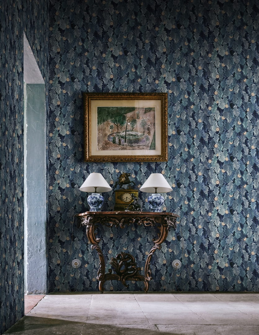 Tapeta liście i zegarki Rebel Walls R19272 No Time to Waste Blue Vintage Brocade