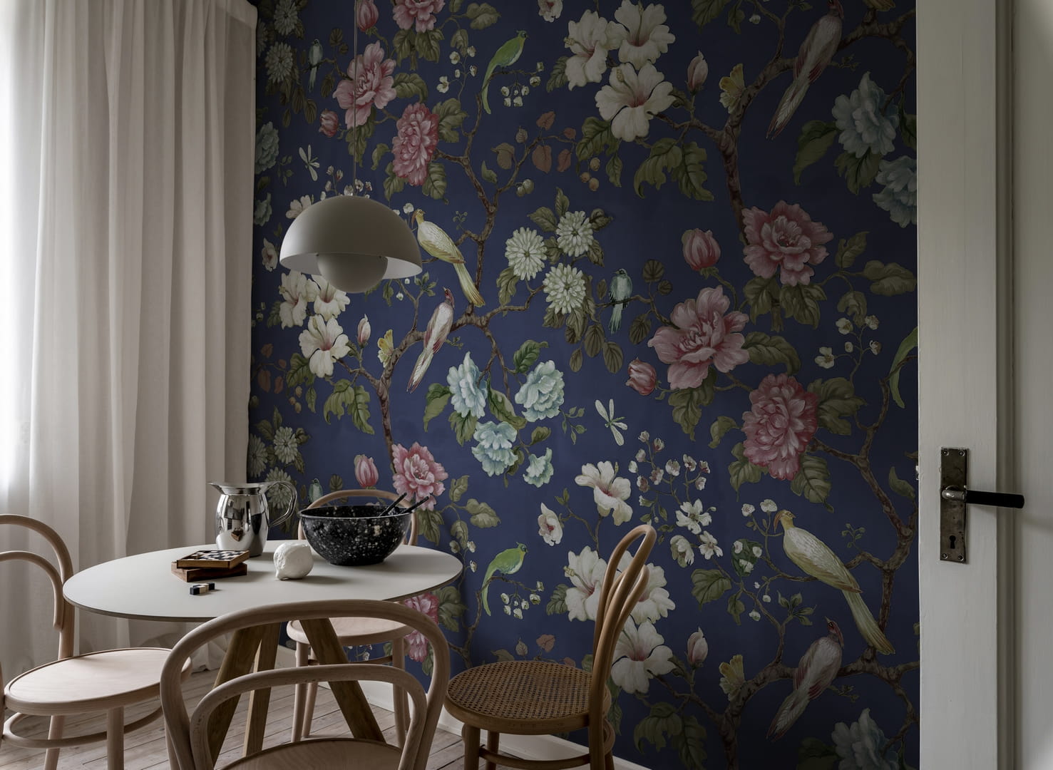 Fototapeta botaniczna Rebel Walls R19337 Grandiflora Blue Vintage Brocade