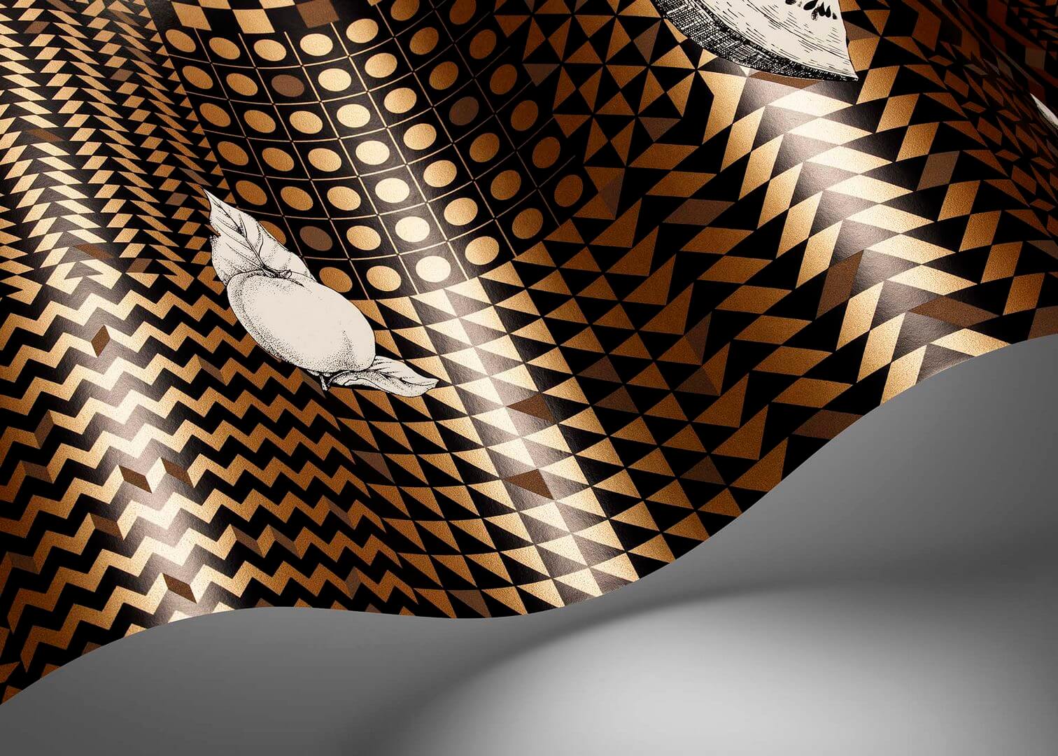 Tapeta owoce i geometria czarno-złota Cole & Son Frutta e Geometrico 123/6031 Fornasetti Senza Tempo II