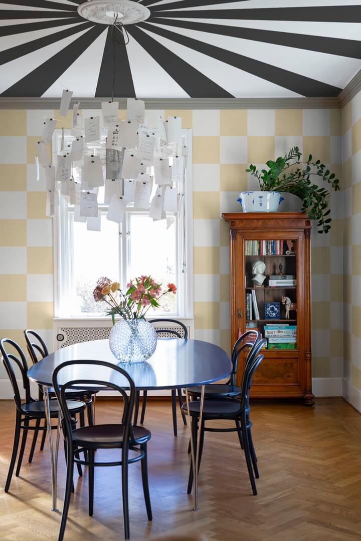 Fototapeta geometryczna szachownica Rebel Walls R19419 Chess Yellow Maximalism More is More