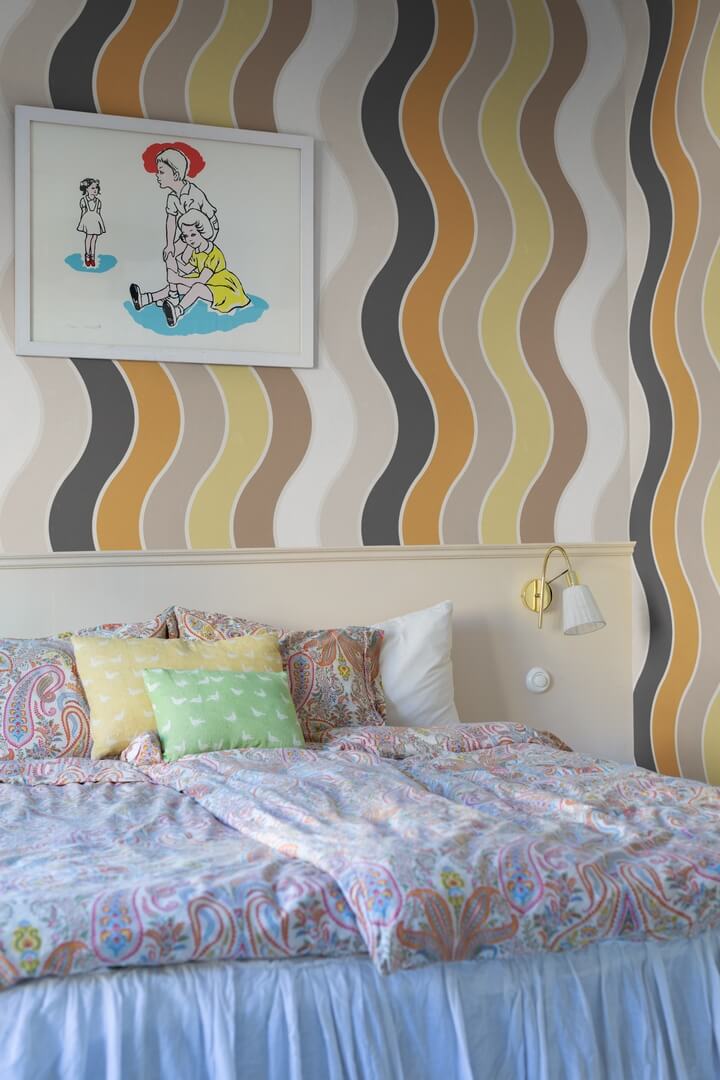 Fototapeta falujące pasy Rebel Walls R19421 Seventies Waves Orange Maximalism More is More
