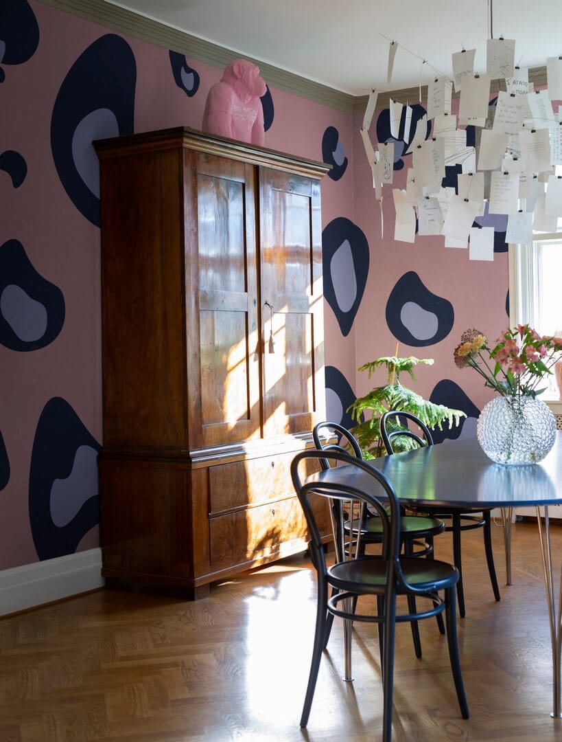 Fototapeta cętki Rebel Walls R19440 Giant Leopard Pink Maximalism More is More