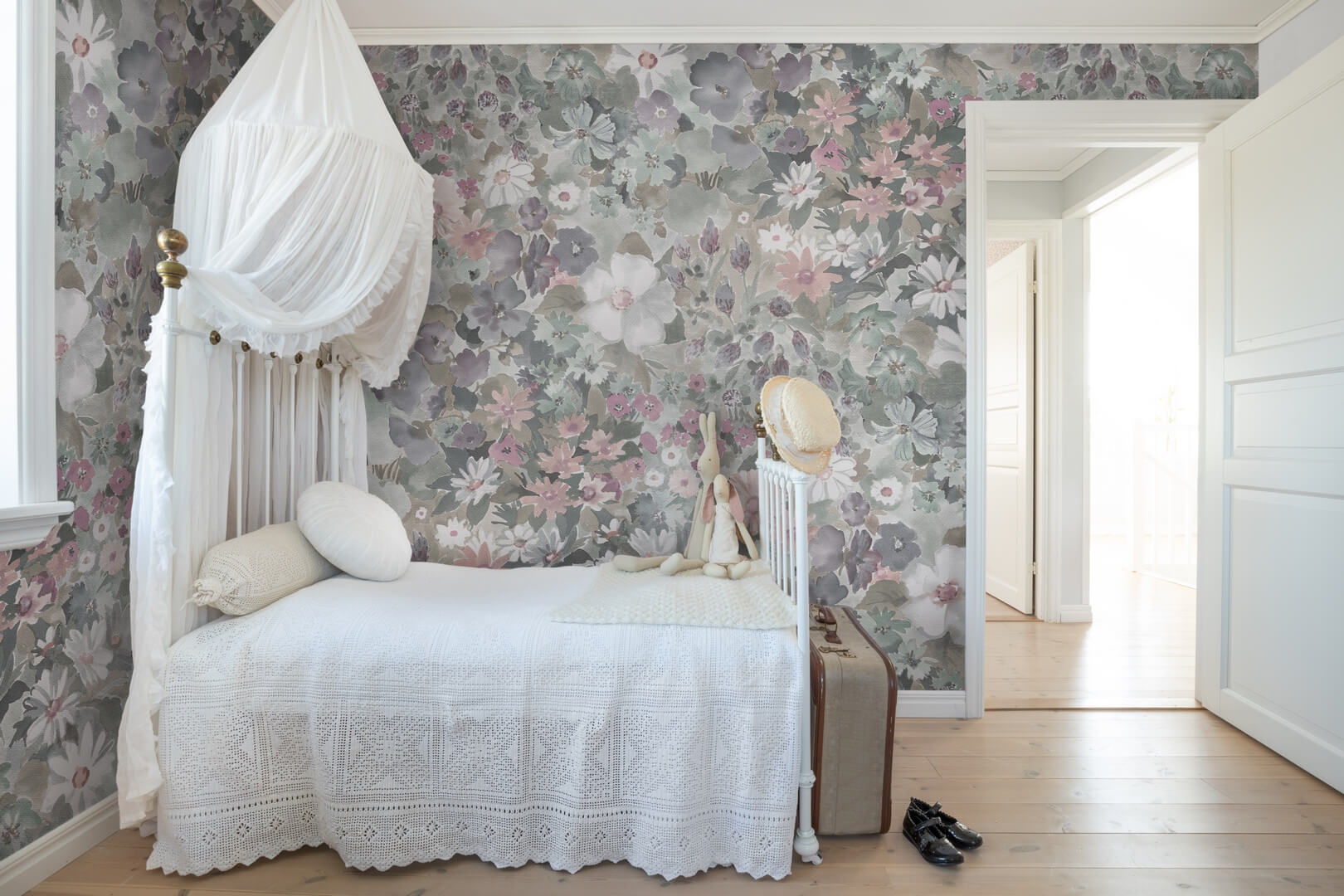 Fototapeta kwietna łąka Rebel Walls R18659 Summer Field Dusty Pink Cottage Core