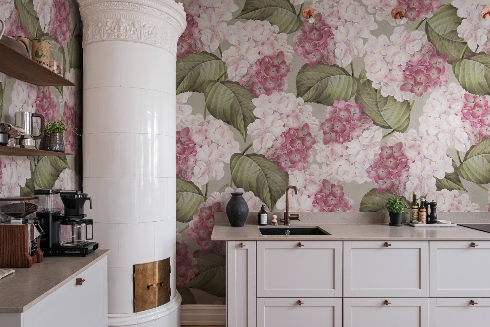 Fototapeta kwiaty hortensji Rebel Walls R18676 Hydrangea Pink Cottage Core