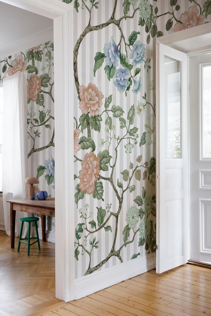 Fototapeta rośliny i paski Rebel Walls R18679 Rose Stripe White Cottage Core