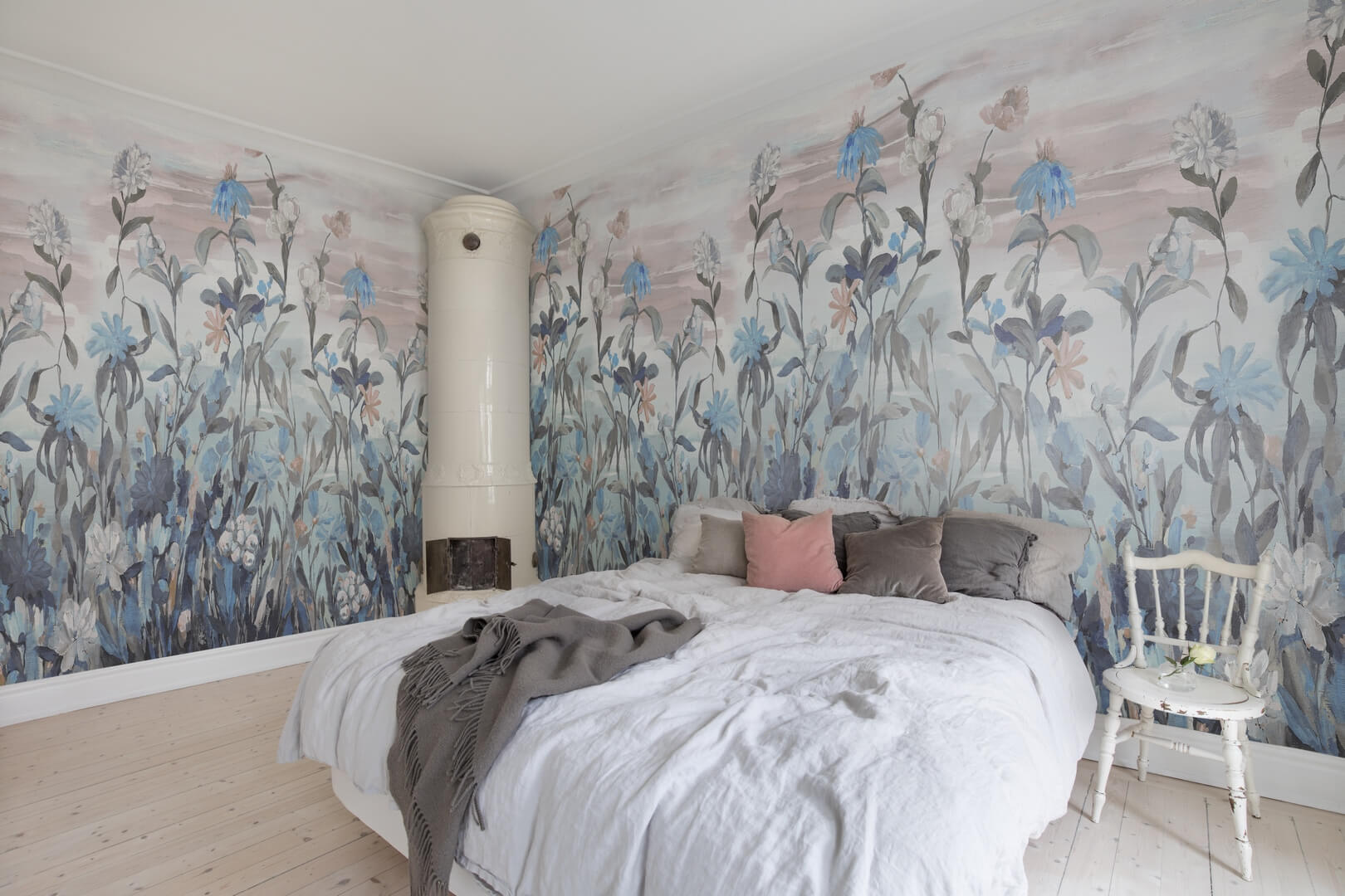 Fototapeta polne kwiaty Rebel Walls R18686 Misty Garden Blue Cottage Core