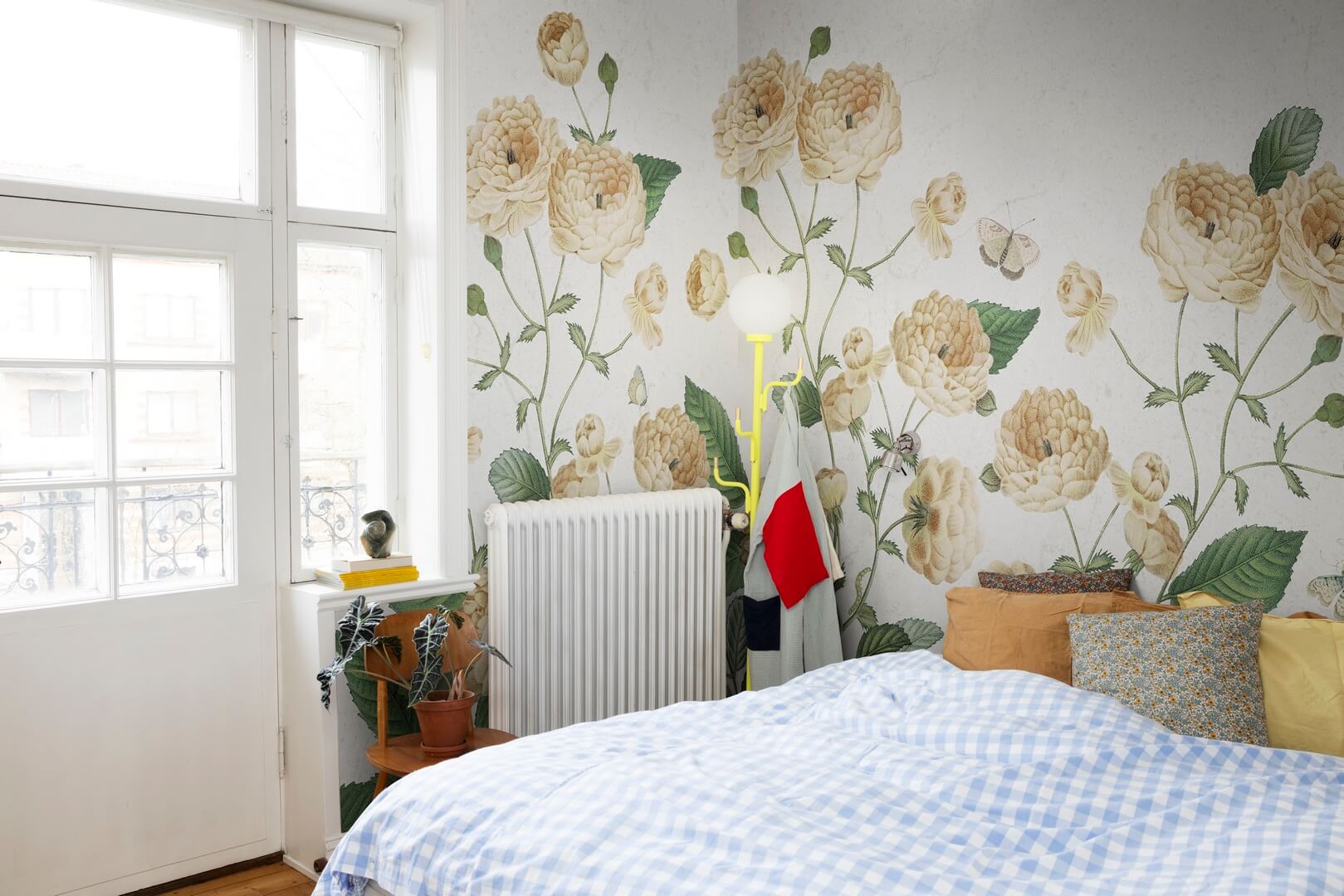 Fototapeta kwietny ogród Rebel Walls R18692 Sweet Buttercups Sand Cottage Core