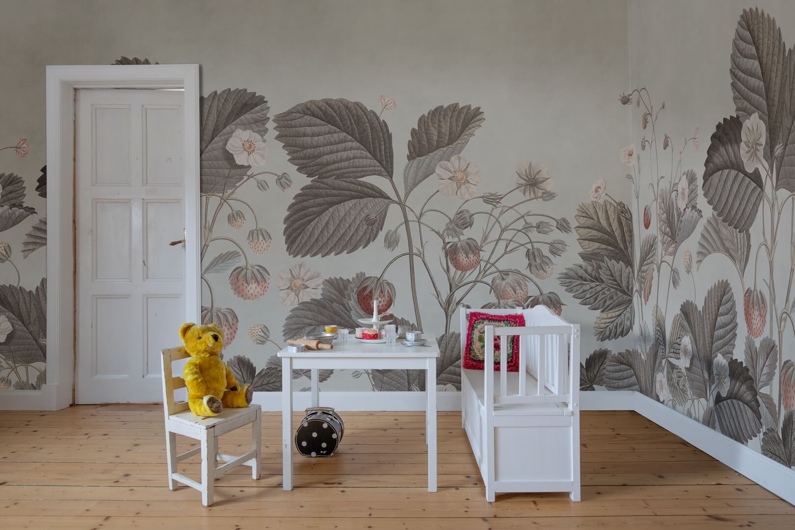 Fototapeta roślinna truskawki i poziomki Rebel Walls R18695 Wild Strawberries Vintage Cottage Core