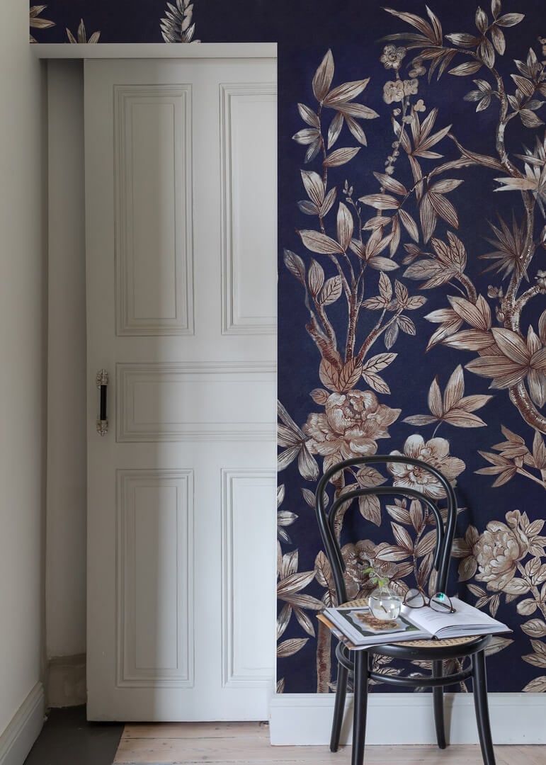 Fototapeta roślinna Rebel Walls R18731 Silk Floral Midnight Cottage Core
