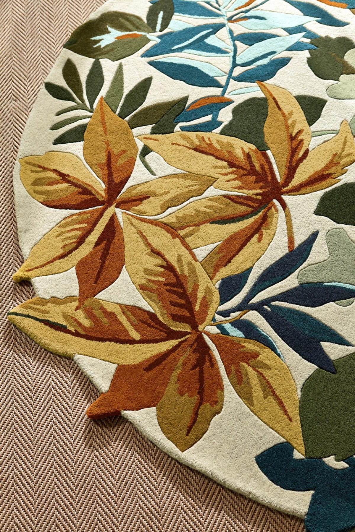 Dywan okrągły leśne liście ROBIN’S WOOD RUSSET BROWN ROUND 146501 Sanderson