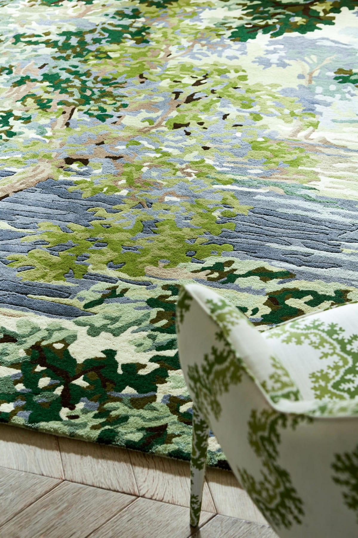 Dywan z roślinnym wzorem ANCIENT CANOPY FOREST GREEN 146708 Sanderson