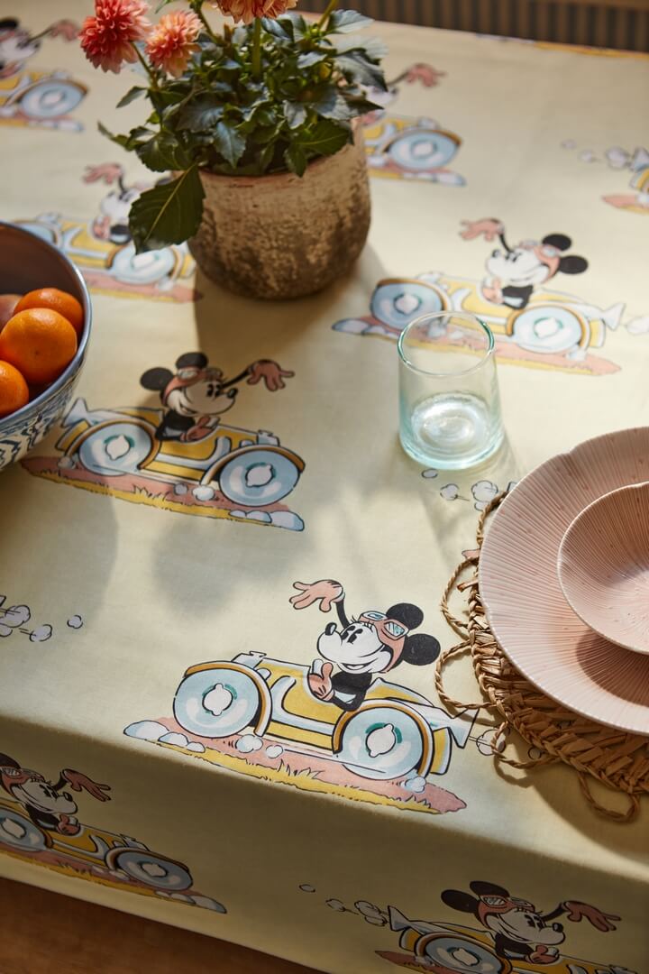 Tkanina Disney Myszka Minnie w samochodzie Sanderson 227147 Minnie On The Move