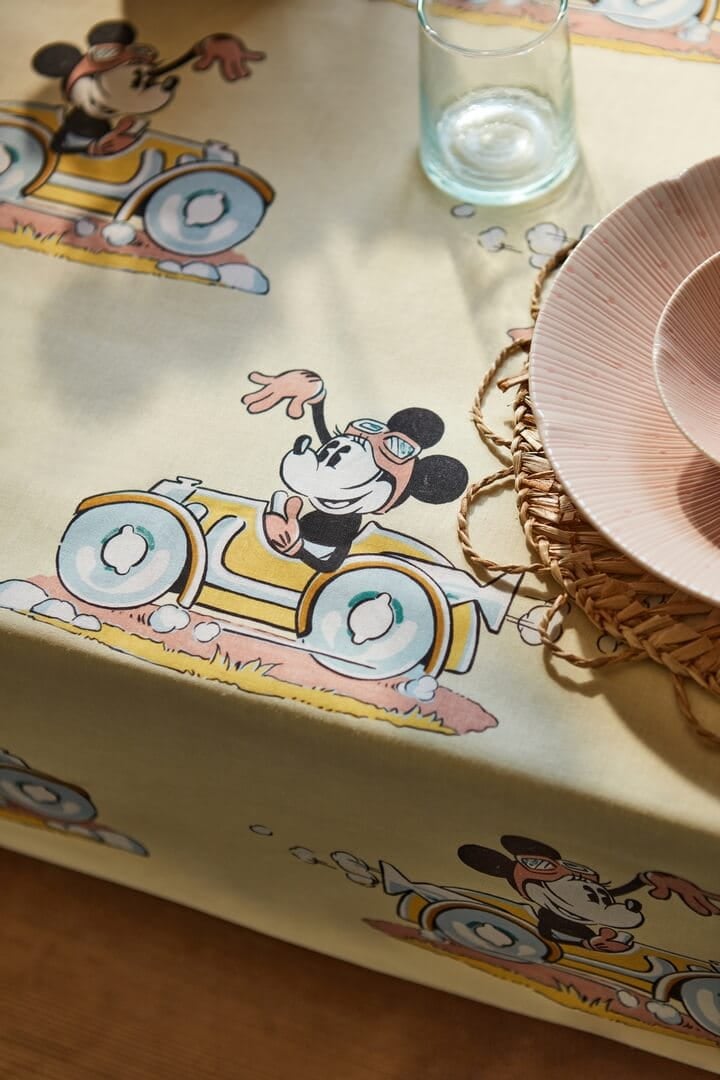 Tkanina Disney Myszka Minnie w samochodzie Sanderson 227149 Minnie On The Move