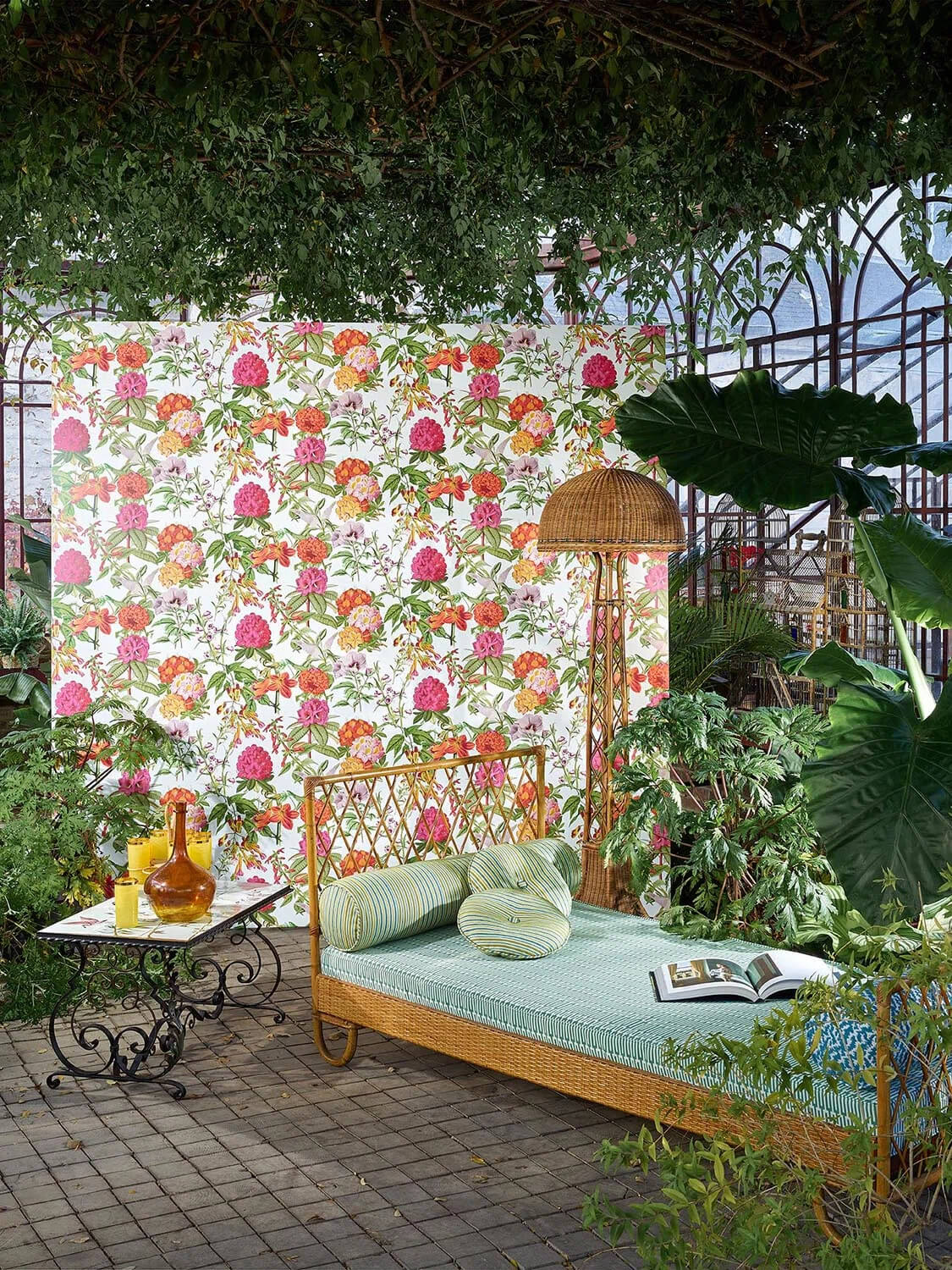Tapeta kwiaty Pierre Frey FP757001 Les Rosages Veranda by Caspari