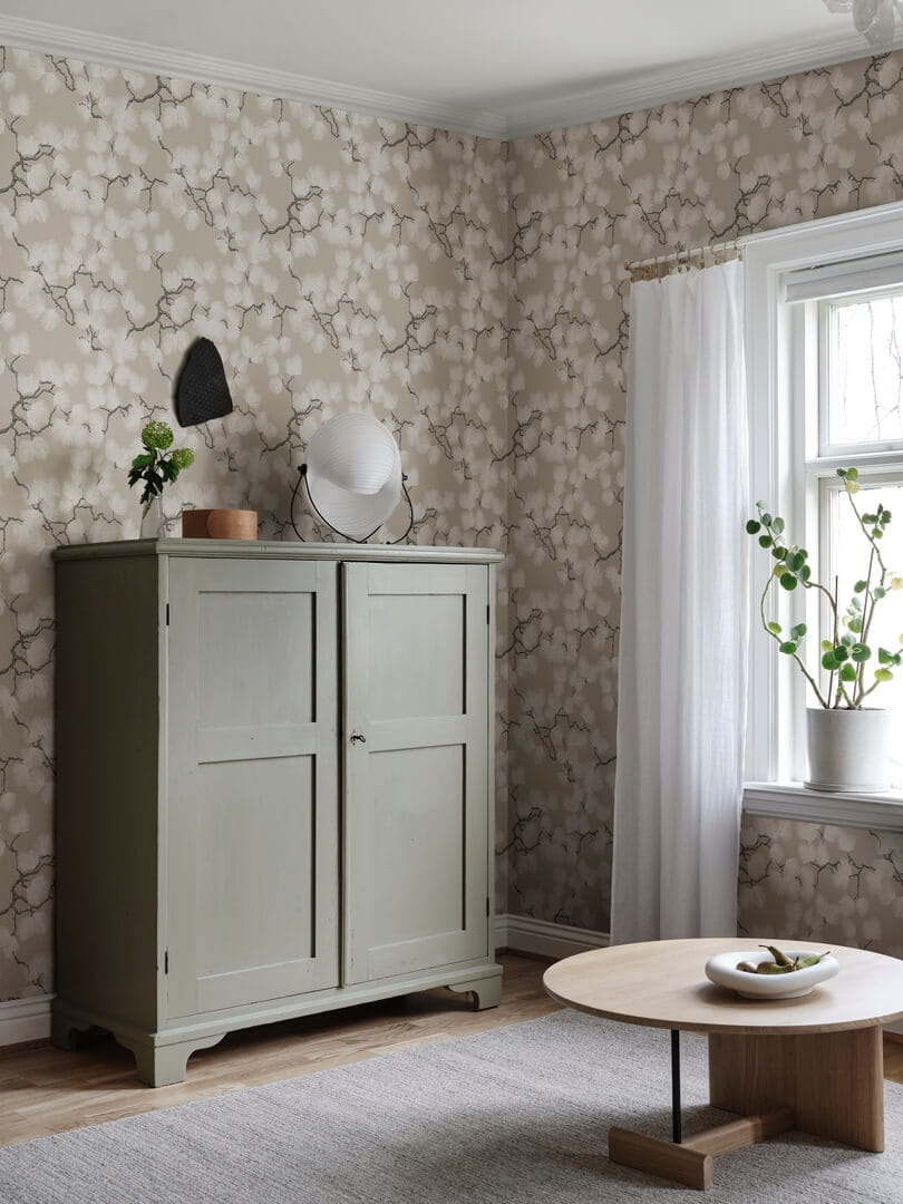 Tapeta gałęzie sosny Sandberg S10326 Pine Beige Mons Klint
