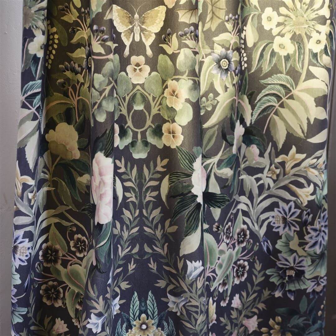 Tkanina welurowa z botanicznym wzorem Designers Guild FDG3078/01 Velvet Ikebana