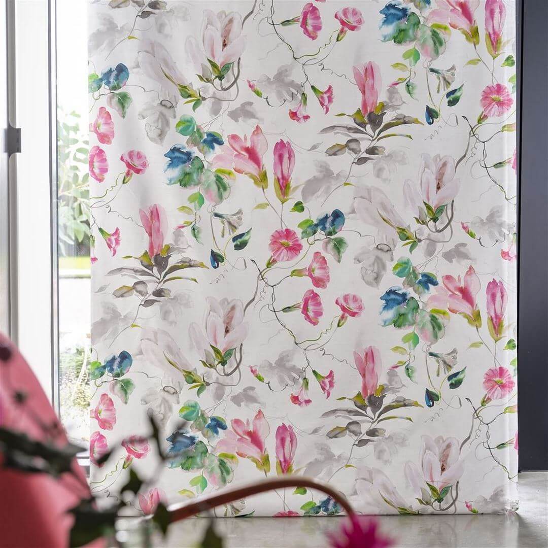 Tkanina bawełniana z kwiatami magnolii Designers Guild FDG3083/02 Japanese Magnolia Ikebana