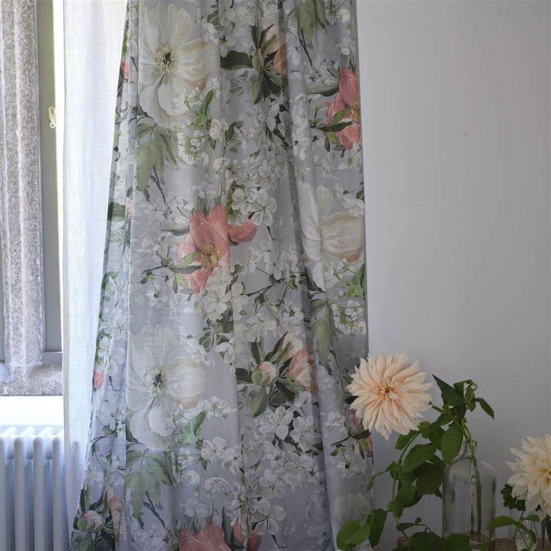 Tkanina bawełniana z kwiatami Designers Guild FDG3084/01 Peony Blossom Ikebana