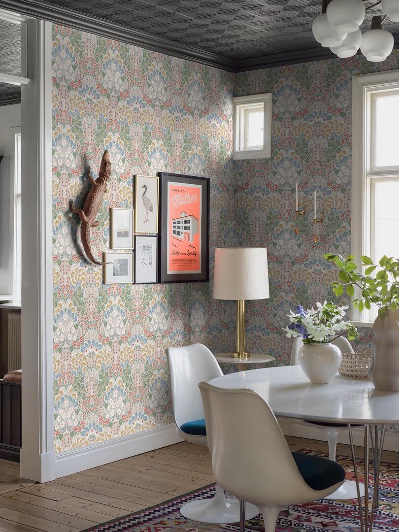 Tapeta botaniczna Boras Tapeter 2098 Blomstervall Hanna Werning Swedish Designers