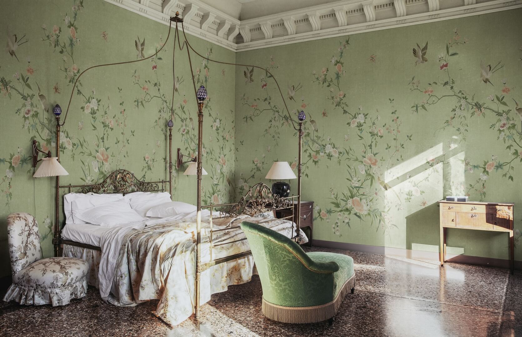 Fototapeta roślinne pnącza i ptaki Sandberg S10425 Bloom Green Chinoiserie Garden