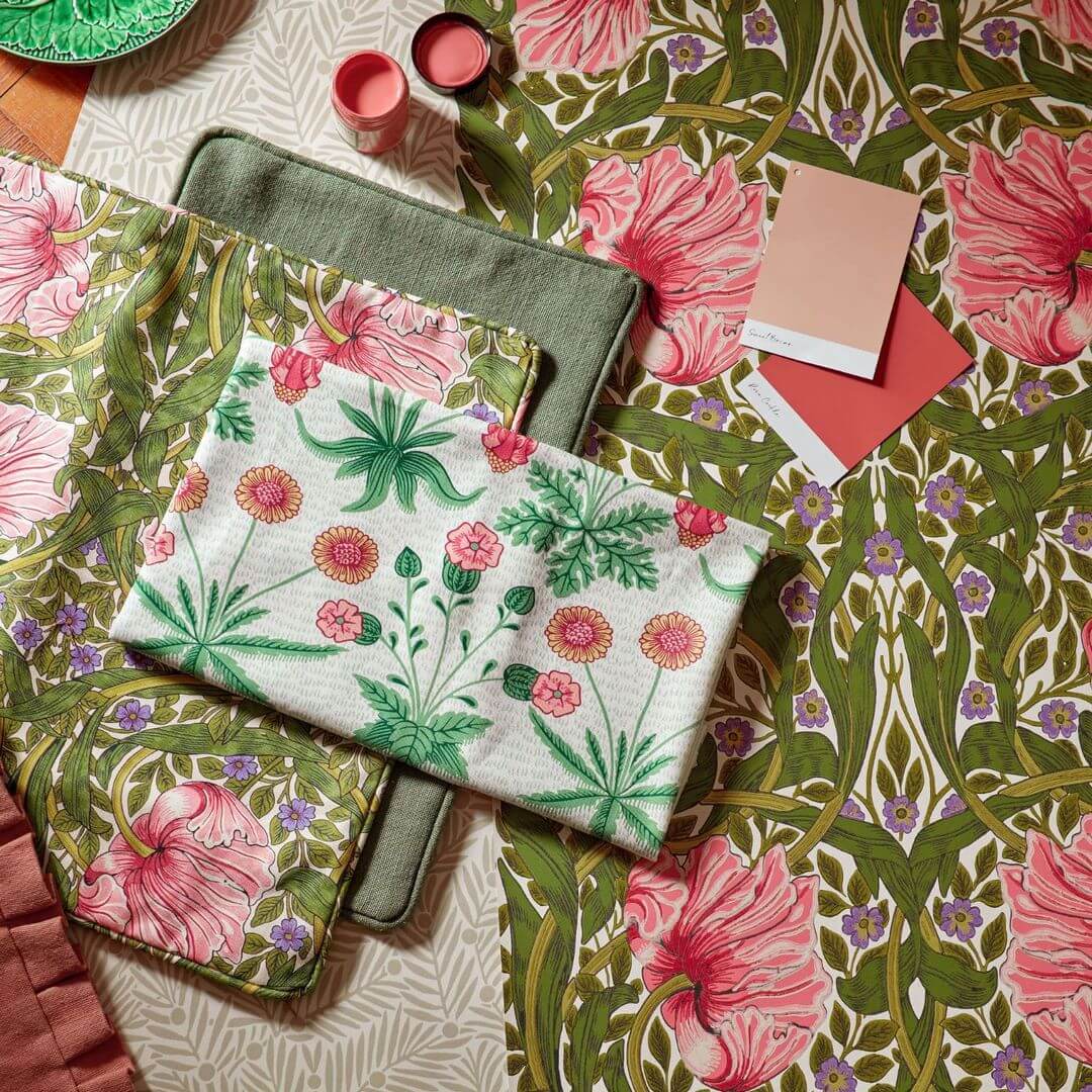 Tkanina bawełniana z bukietami kwiatów Morris & Co. 520009 Daisy Bedford Park Fabric