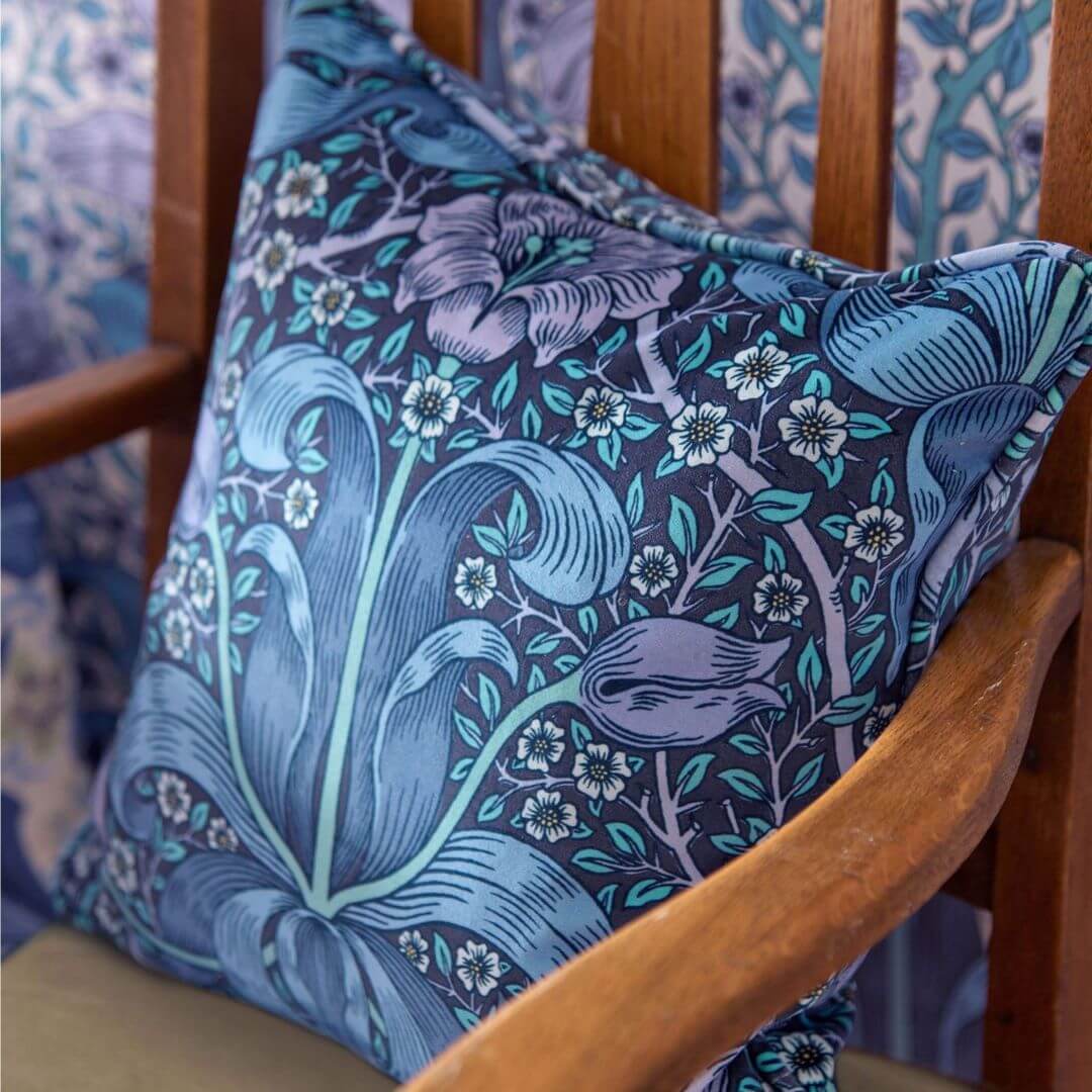 Tkanina welurowa z roślinnym wzorem Morris & Co. 227206 Spring Thicket Bedford Park Fabric