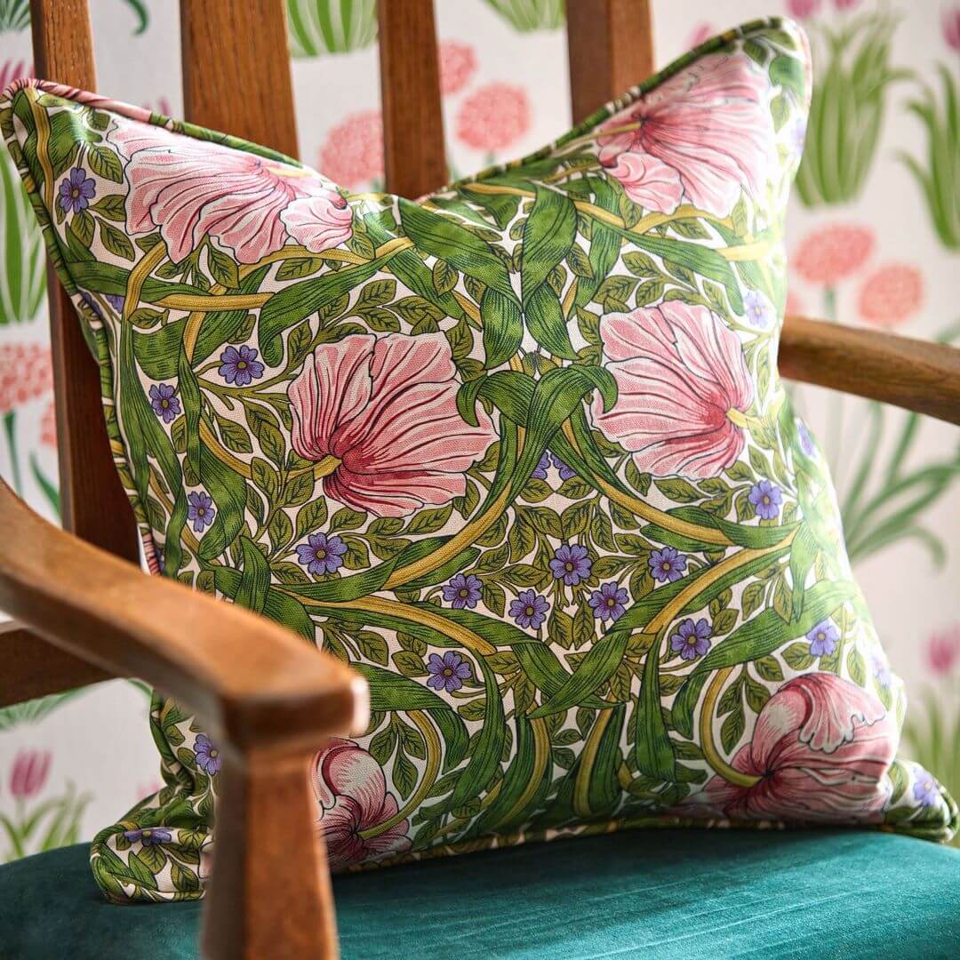 Tkanina bawełniana z botanicznym wzorem Morris & Co. 227212 Pimpernel Bedford Park Fabric