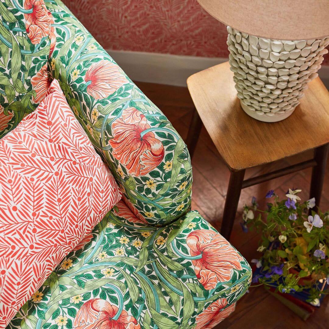 Tkanina welurowa z botanicznym wzorem Morris & Co. 227216 Pimpernel Bedford Park Fabric