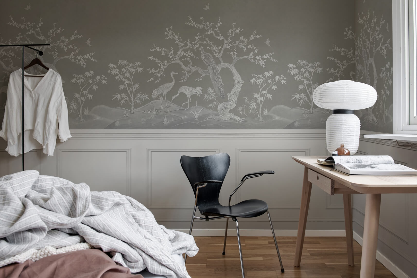 Fototapeta w stylu chinoiserie i boazerią angielską Rebel Walls R19745 Chinoiserie Blossom Panels Jack Kinsey