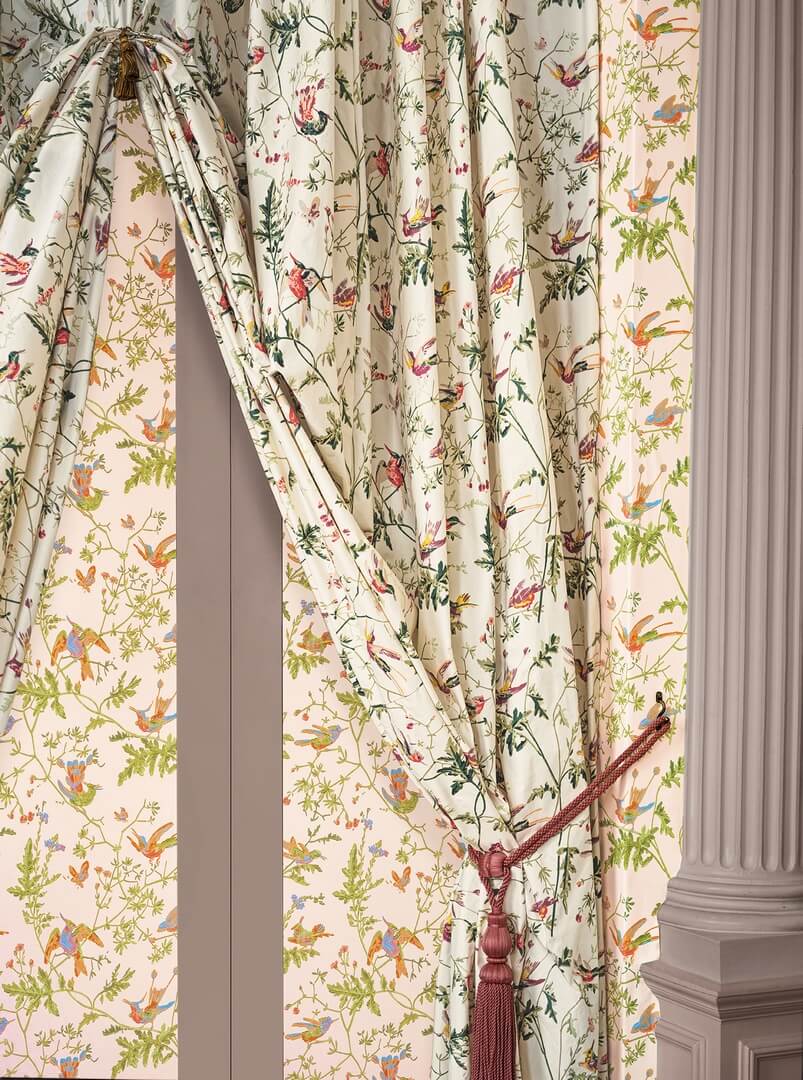 Tkanina bawełniana z botanicznym wzorem Cole & Son Hummingbirds Cotton F125/3010 Selection of Hummingbirds Fabric