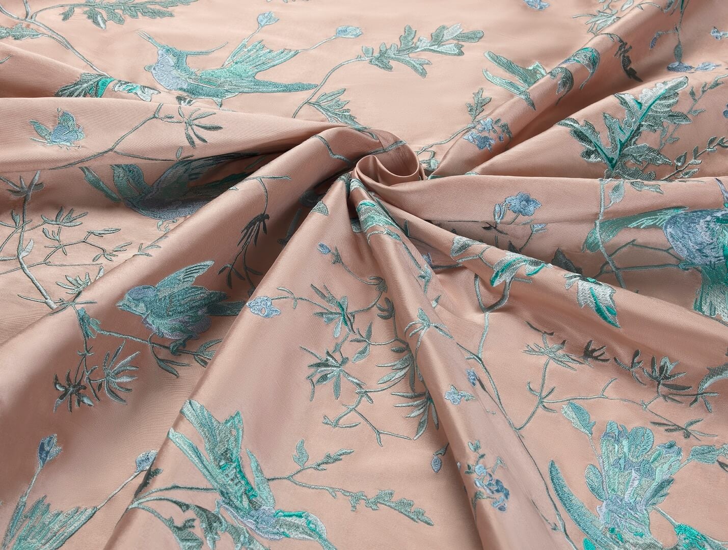 Tkanina jedwab z botanicznym wzorem Cole & Son Hummingbirds Silk F125/1001 Selection of Hummingbirds Fabric