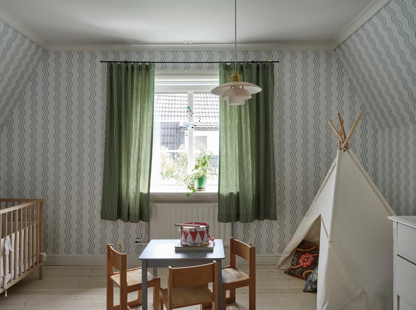 Tapeta falujące paski Sandberg S10369 Ben Light Blue Tidlösa