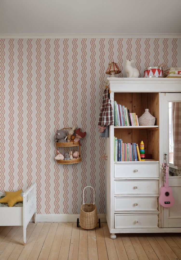 Tapeta falujące paski Sandberg S10371 Ben Red Tidlösa